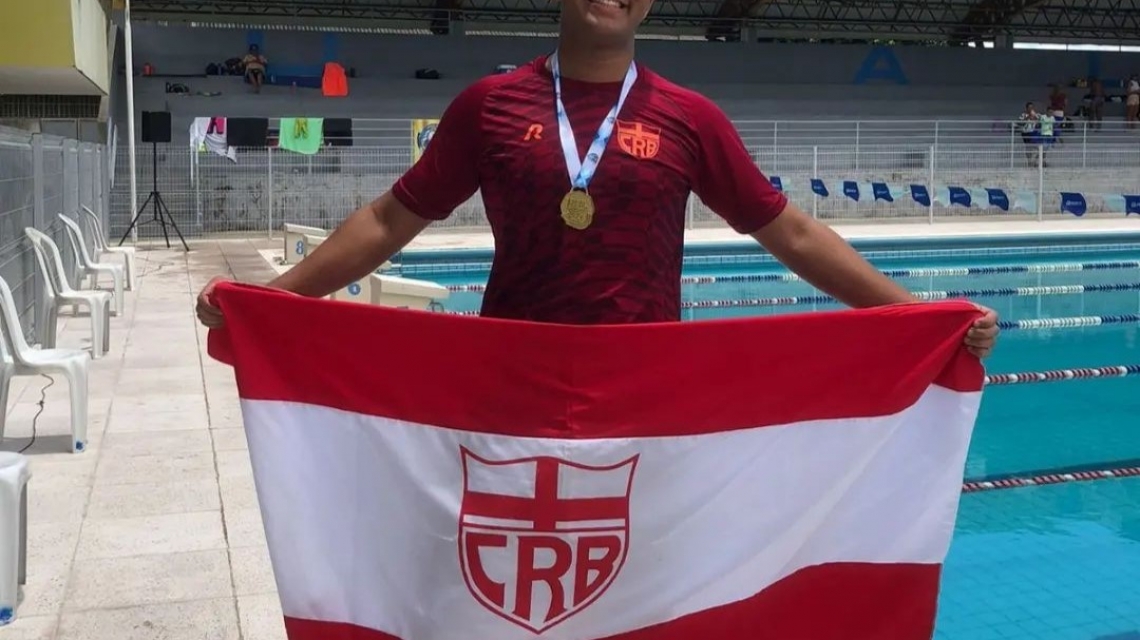 Atletas do CRB batem recordes nos 800m livre na natação